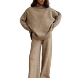 Set tricotat cu guler înalt și pantaloni