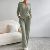 Wilma – Set Tricotat Doi Piese Pulover V și Pantaloni Confortabili